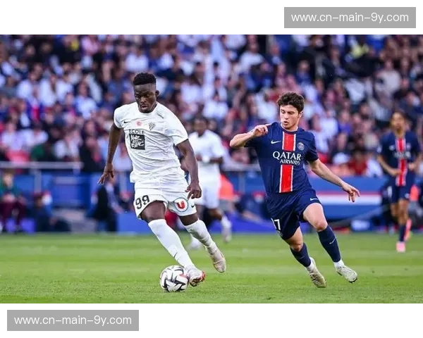巴黎FCvs马赛前瞻：保级战意迎战欧冠席位争夺者
